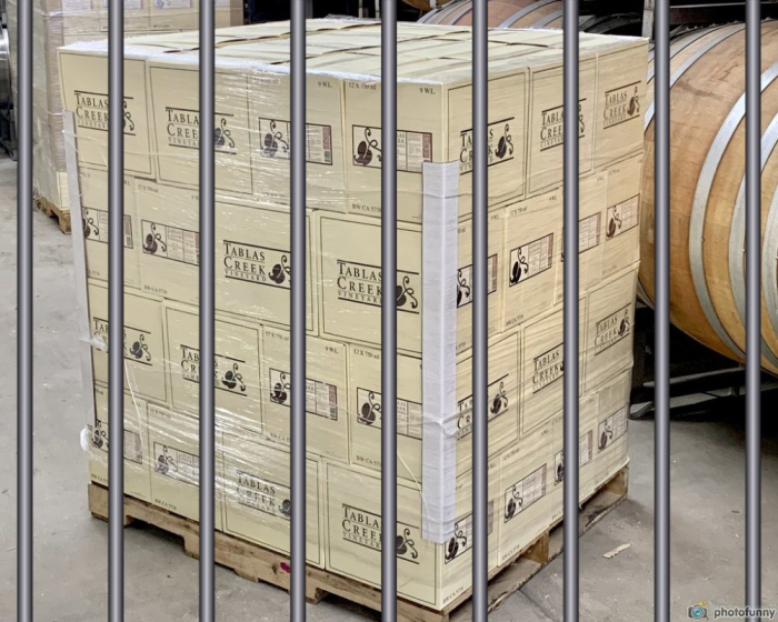 Patelin Rose pallet behind bars Patelin Rose pallet behind bars